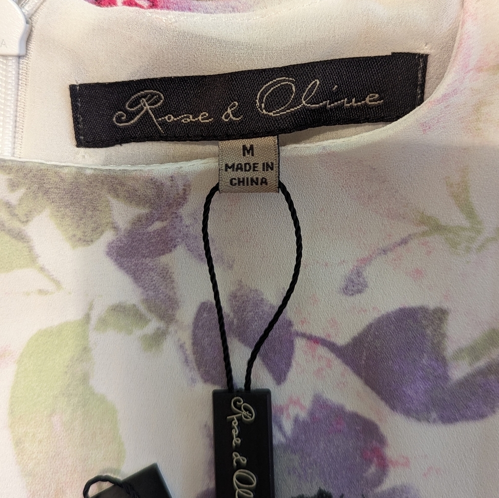 Pretty floral flowing sleeveless blouse by Rose and Olive size M - Picture 5 of 7